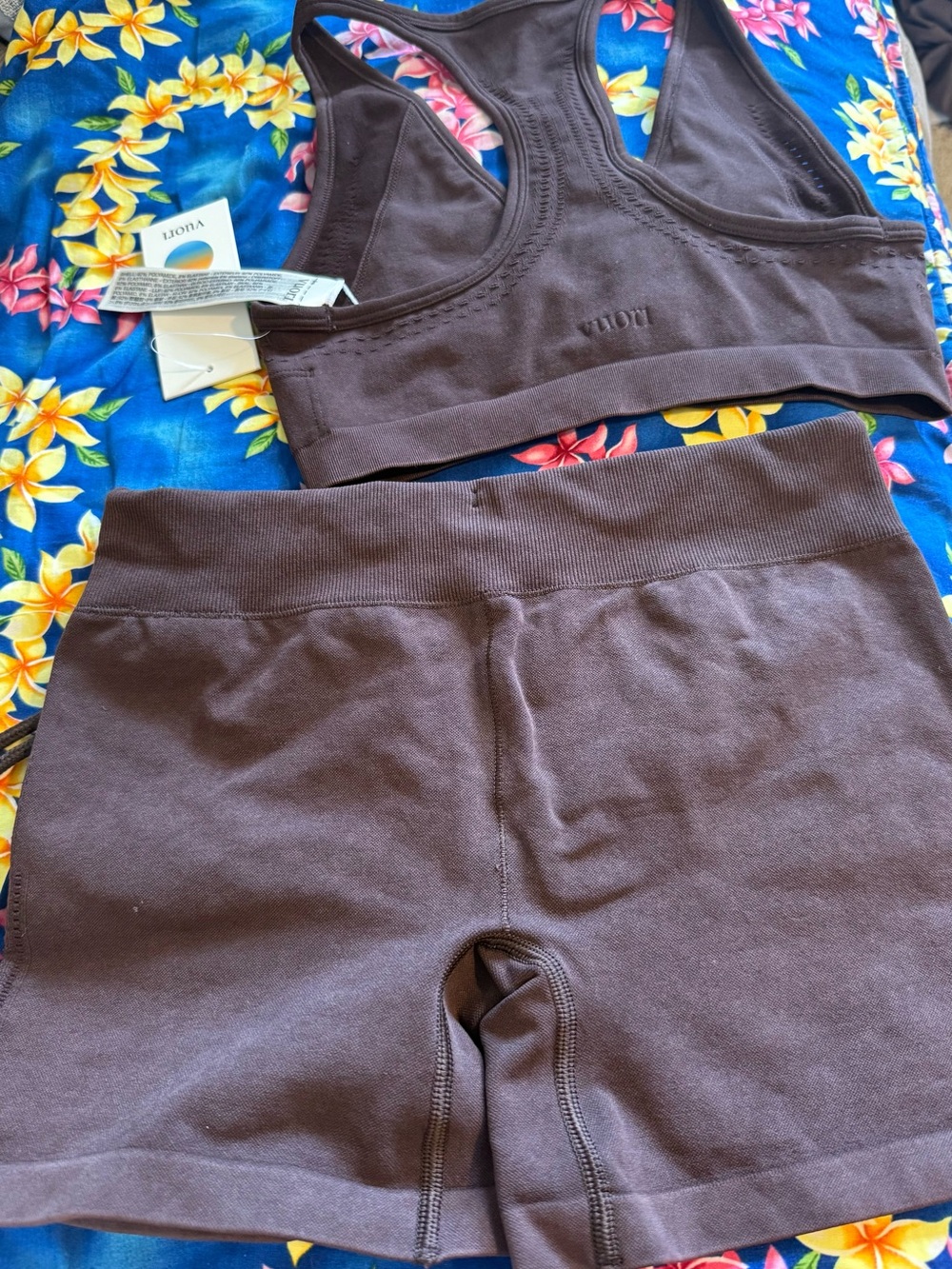 New with Tags- Vuori Racerback Bra & Drawstring Shorts Set in French Roast - Picture 2 of 4